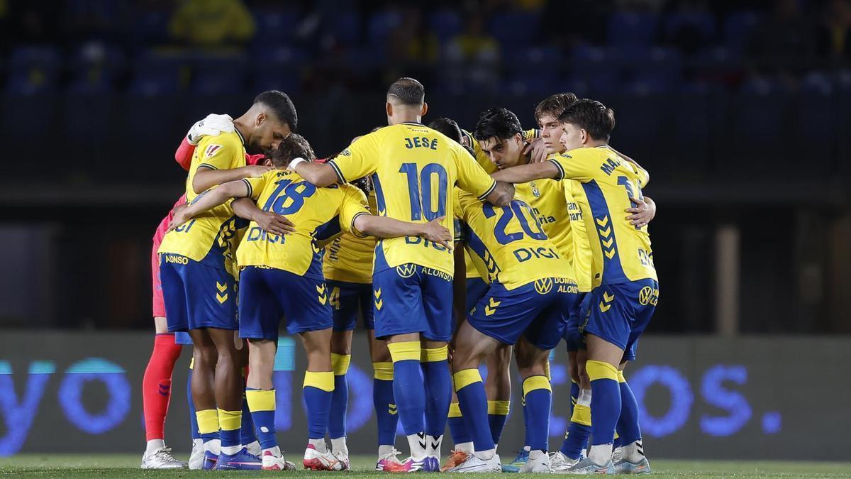 la UD Las Palmas viaja a Málaga en chárter y duerme en Torremolinos para la gran remontada
