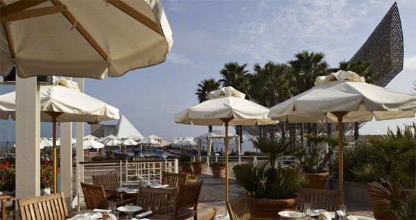 Hotel Arts Barcelona da la bienvenida a la primavera con la apertura de la terraza del restaurante M
