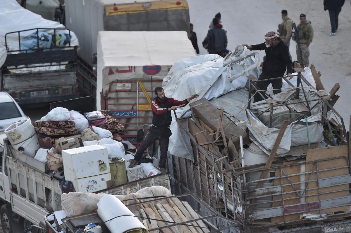 Refugiados sirios vuelven a su país desde el Líbano