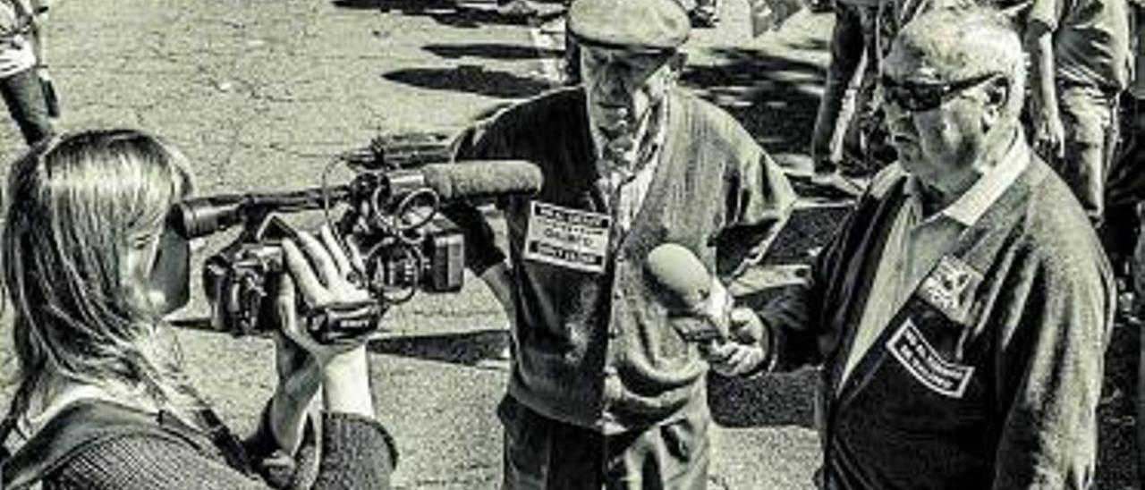 Ginés, al ser entrevistado en una protesta de Galmed. | JOSÉ MANUEL CARO/CC OO