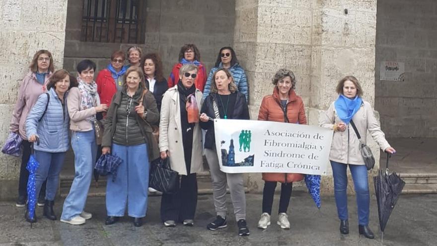 GALERÍA | La asociación "FibroToro" conmemora el Día de la Fibromialgia con una marcha y una comida