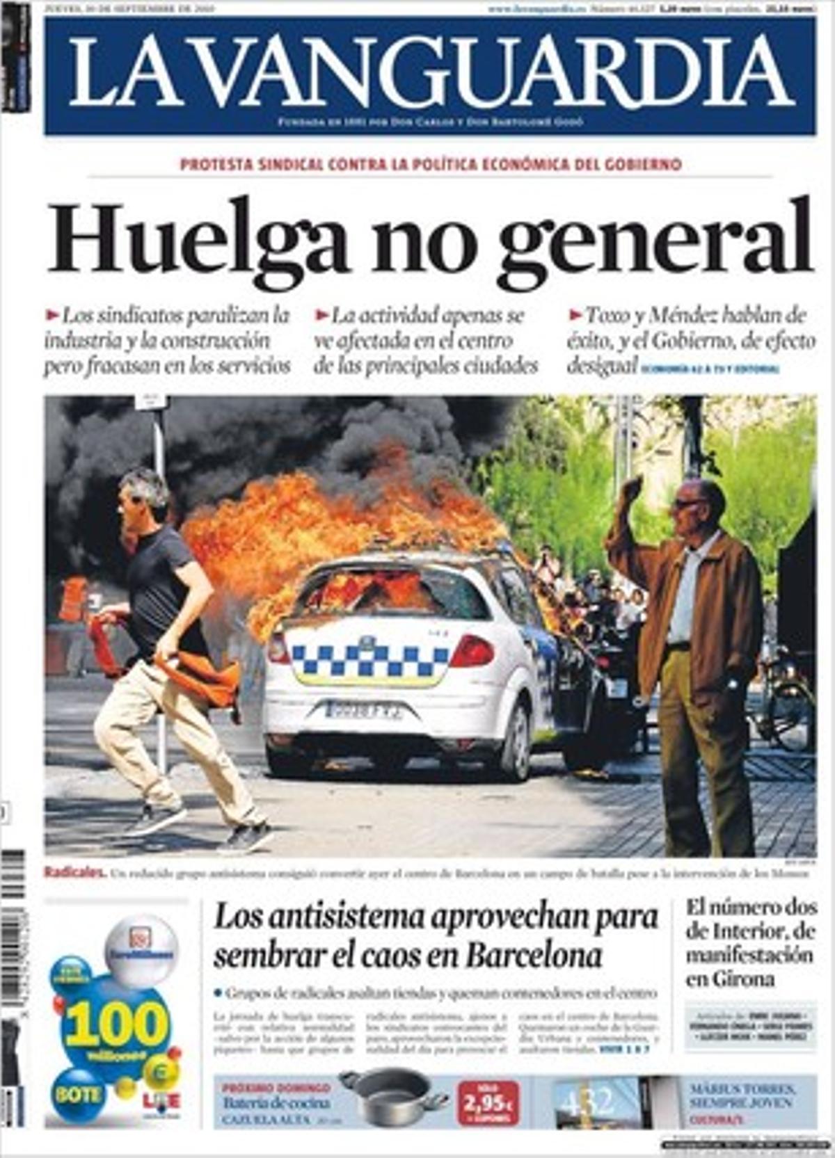 ’La Vanguardia’ destina al 29-S una quincena de cabeceras y destaca como tema propio un reportaje sobre los trabajos no remunerados de los jubilados.