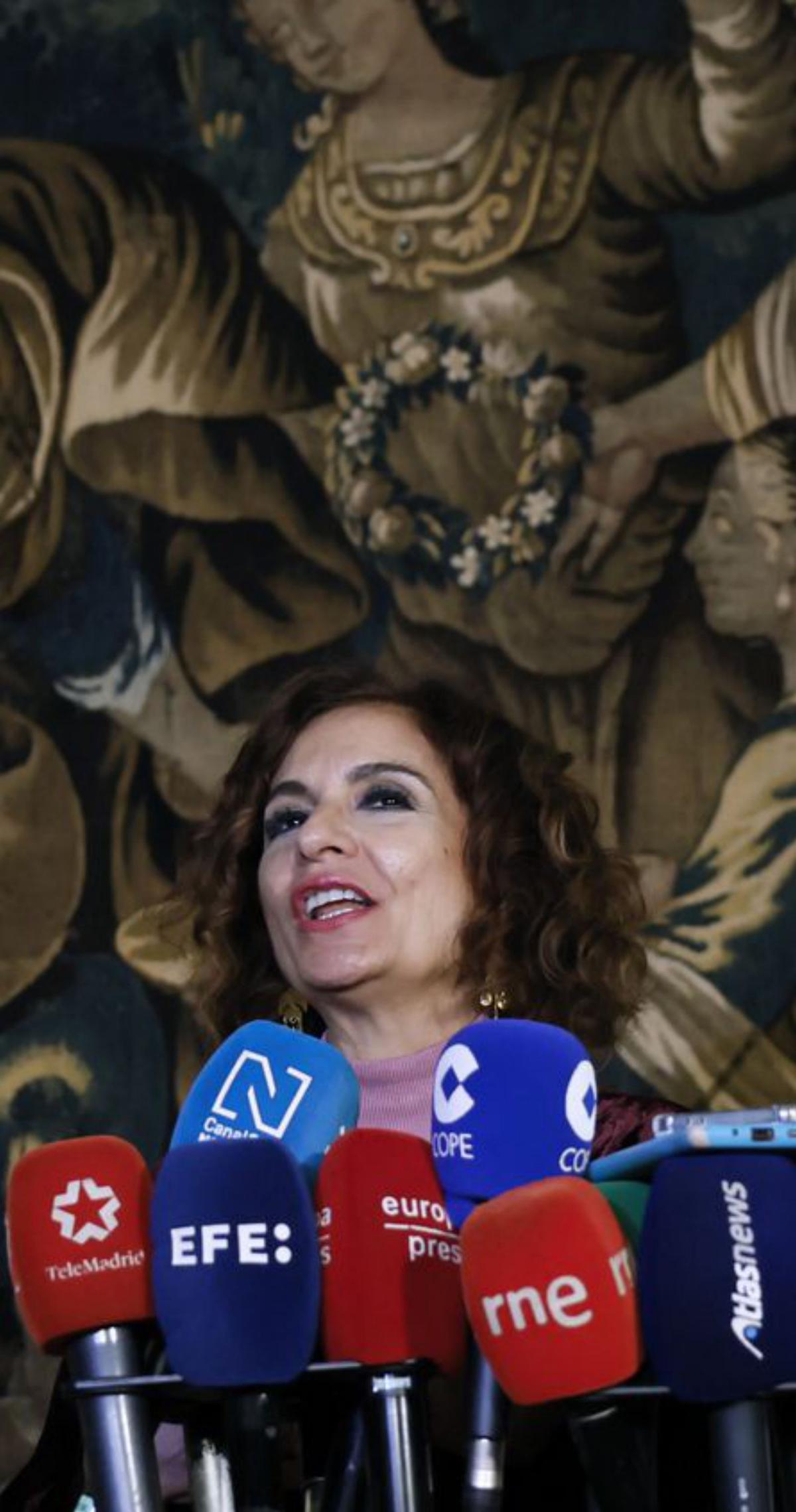 Els plats a l’aire de la candidata Montero