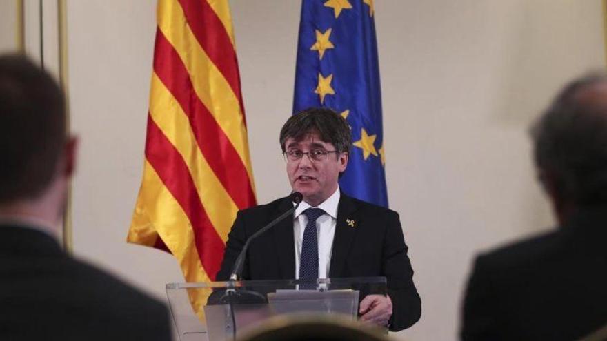 Puigdemont asegura que regresará a Cataluña si puede recoger el acta de eurodiputado