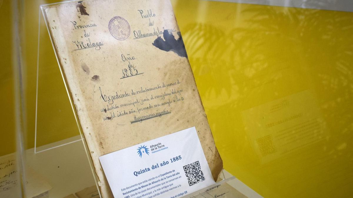 Alhaurín de la Torre inicia una exposición itinerante de los fondos del archivo municipal.