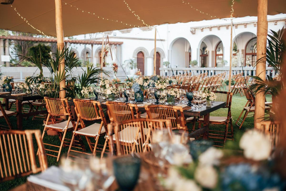 Jardín del Hotel Iberostar Grand Mencey preparado para una celebración.