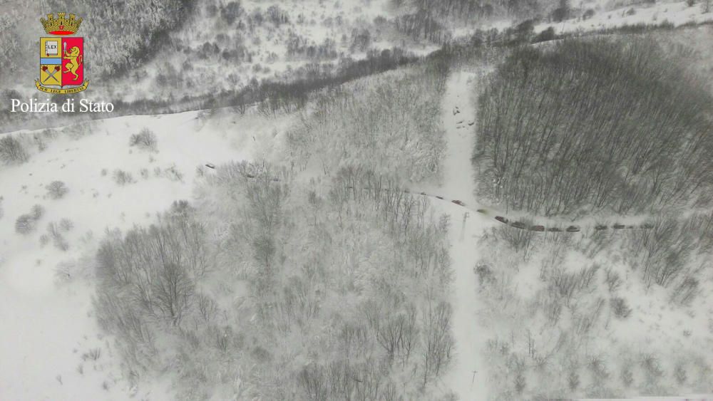 Una avalancha de nieve sepulta un hotel en Italia