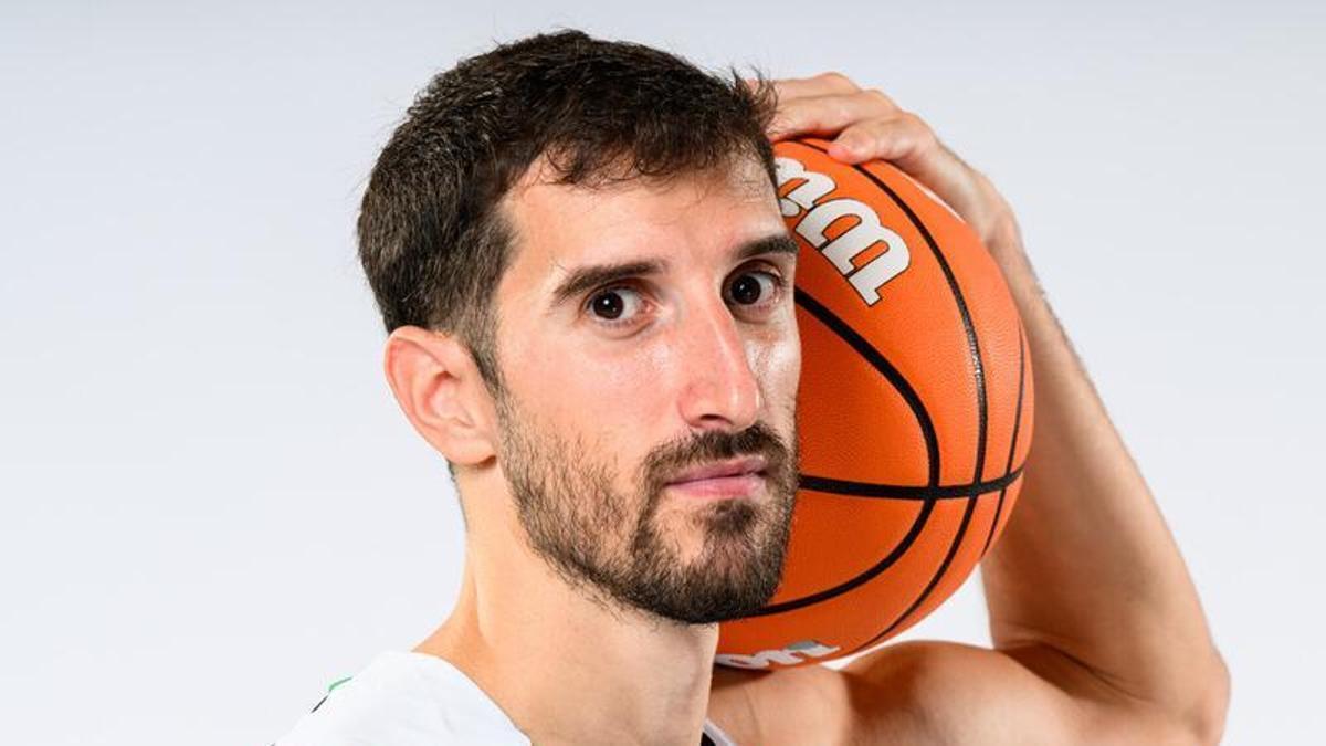 Guillem Vives, en una imagen oficial con el Joventut.