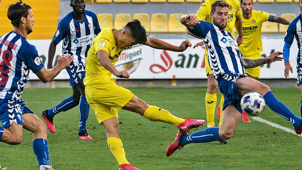 El Alcoyano quiere sacarse hoy la espina del 3-0 que encajó en la primera vuelta en Villarreal. | CFV