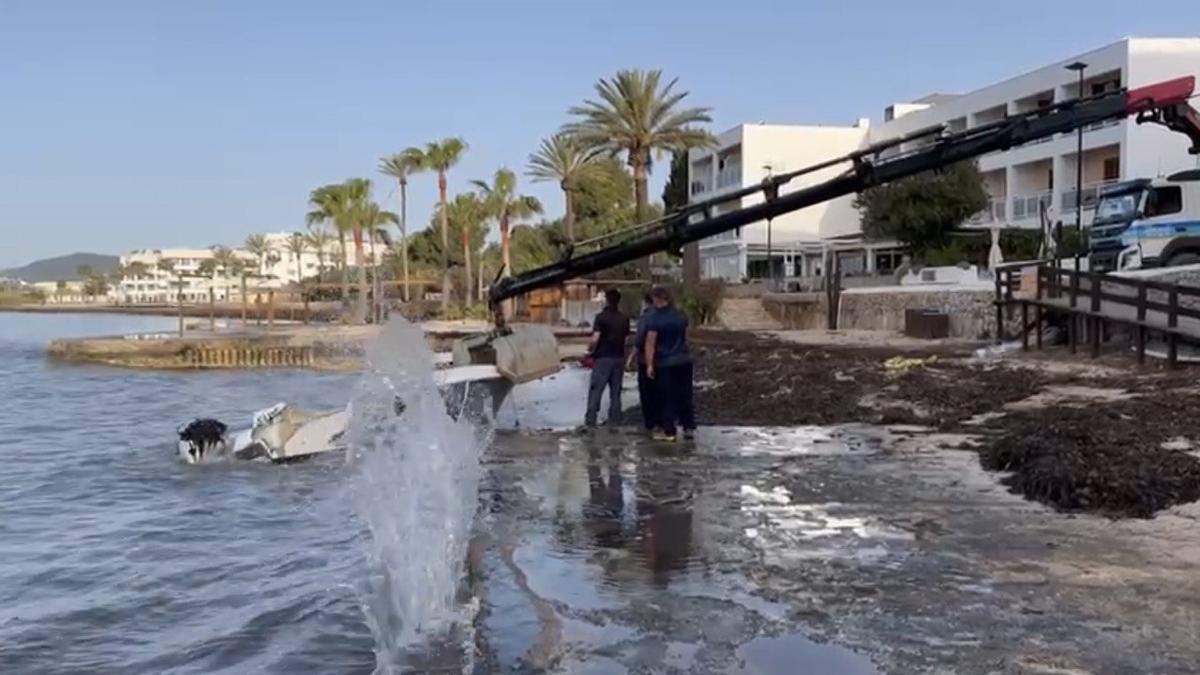 Ibiza retira de sus playas embarcaciones varadas