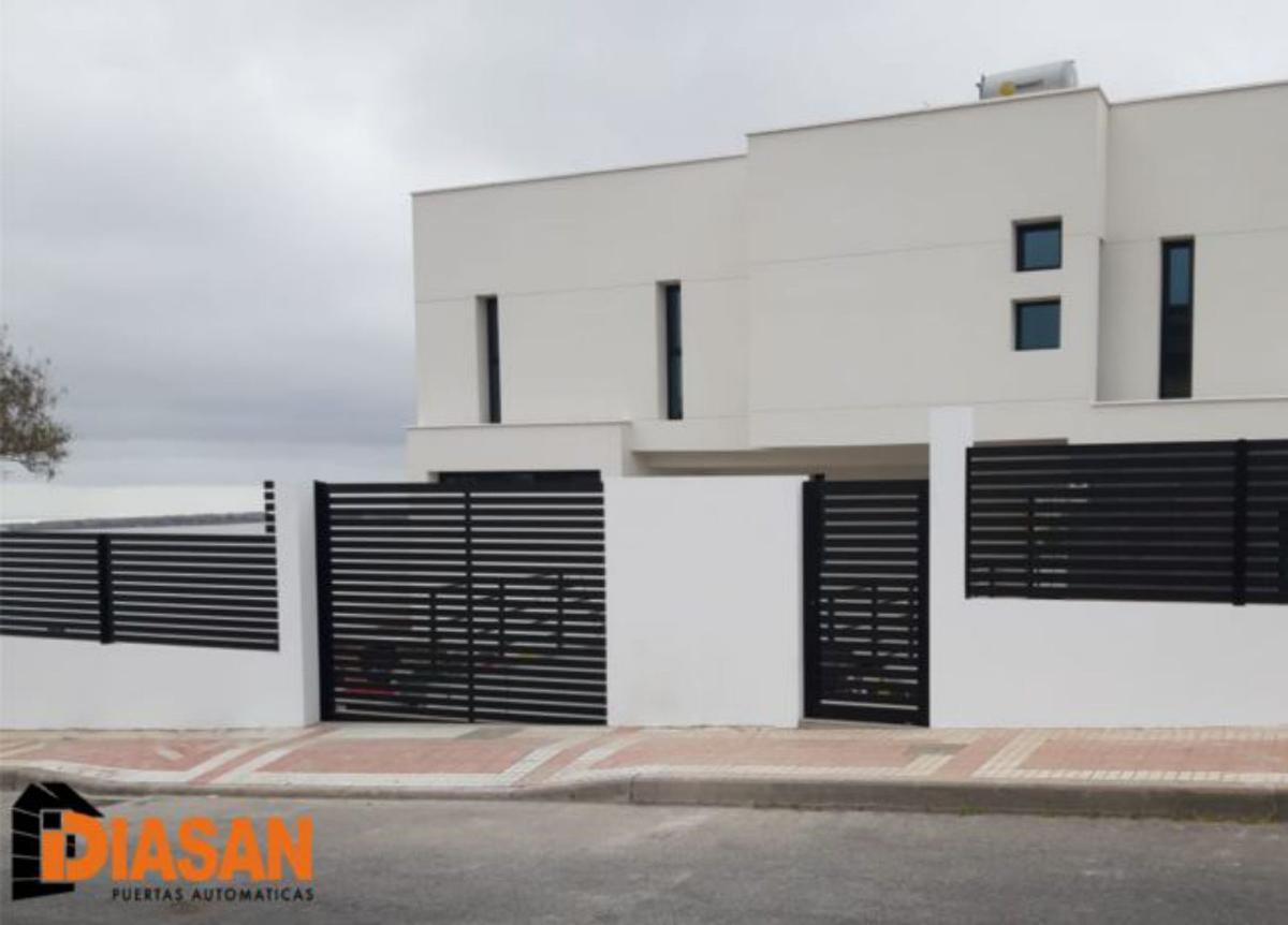 MÁS DE 40 AÑOS CRECIENDO CON CANARIAS