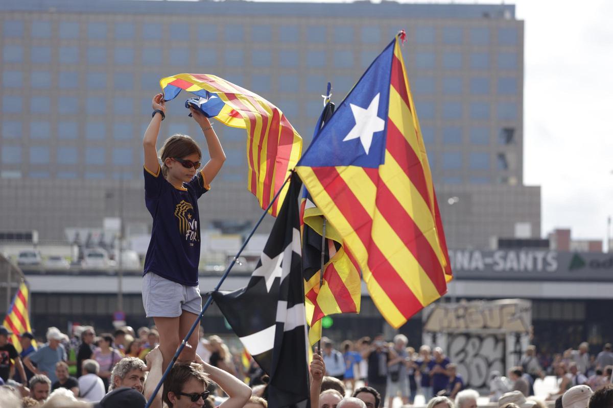 Els CDR convoquen marxes a peu cap a Barcelona per commemorar l’aniversari de l’1-O Els CDR convoquen marxes a peu cap a Barcelona per commemorar l’aniversari de l’1-O