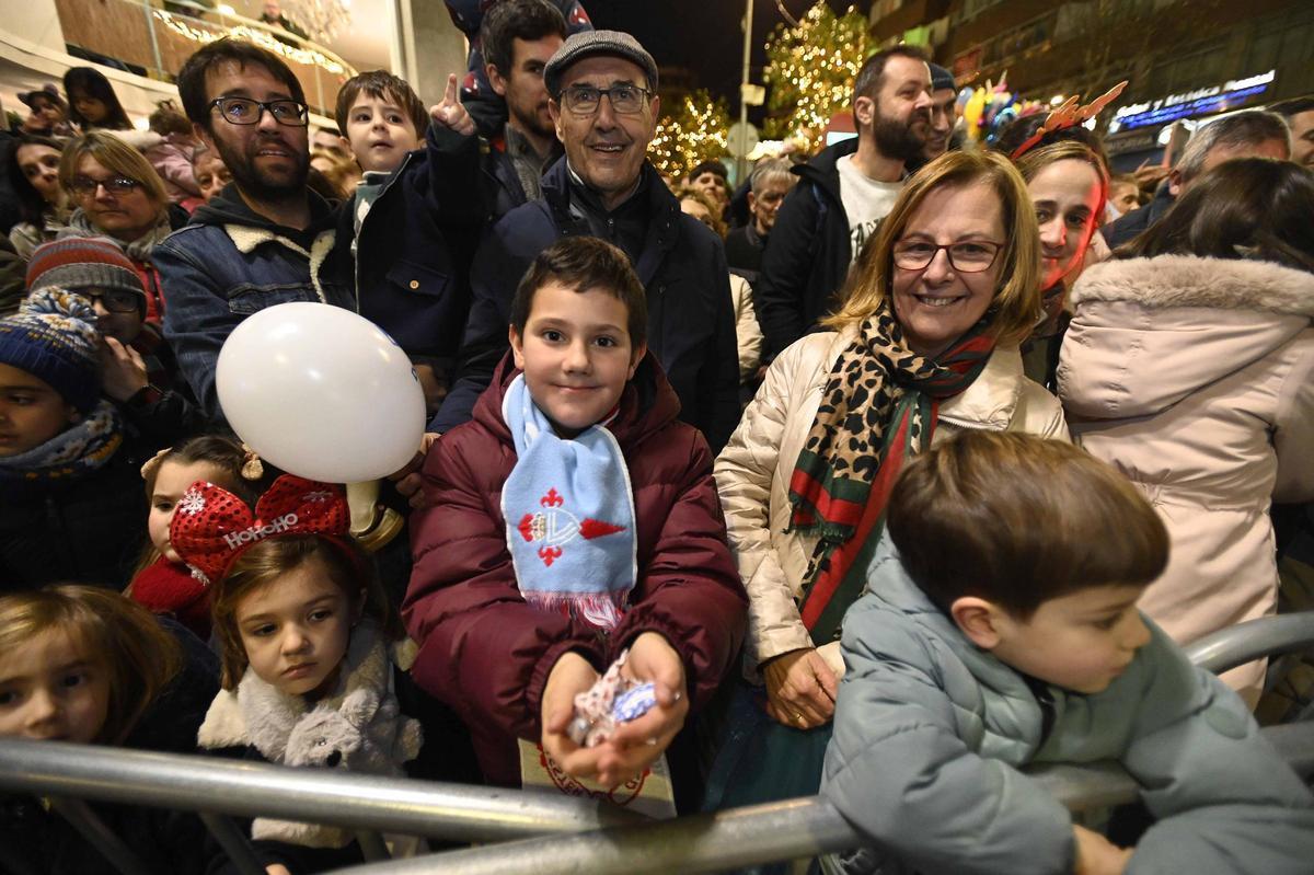 Los Reyes Magos recorren las calles de Vigo