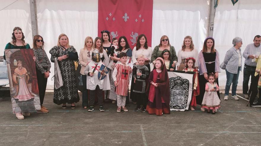 Participantes en el mercado medieval. | FOTO CEDIDA A LNE