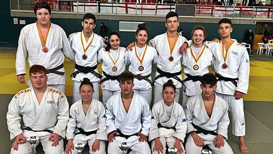 Bons resultats dels judokes d&#039;Esport-7 i Judo Moià al campionat català júnior de judo a la Llagosta