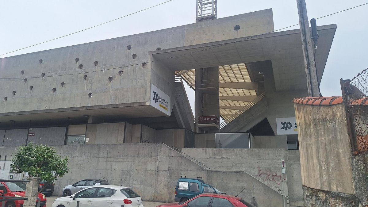 Imagen exterior del estadio Municipal de Pasarón hace un par de semanas. Sí, ya sé que soy un fotógrafo pésimo.