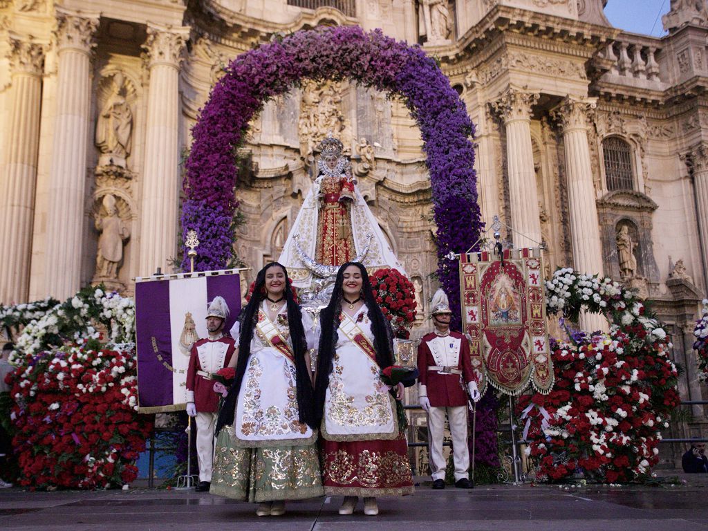 Ofrenda de flores a la Virgen de la Fuensanta en Murcia