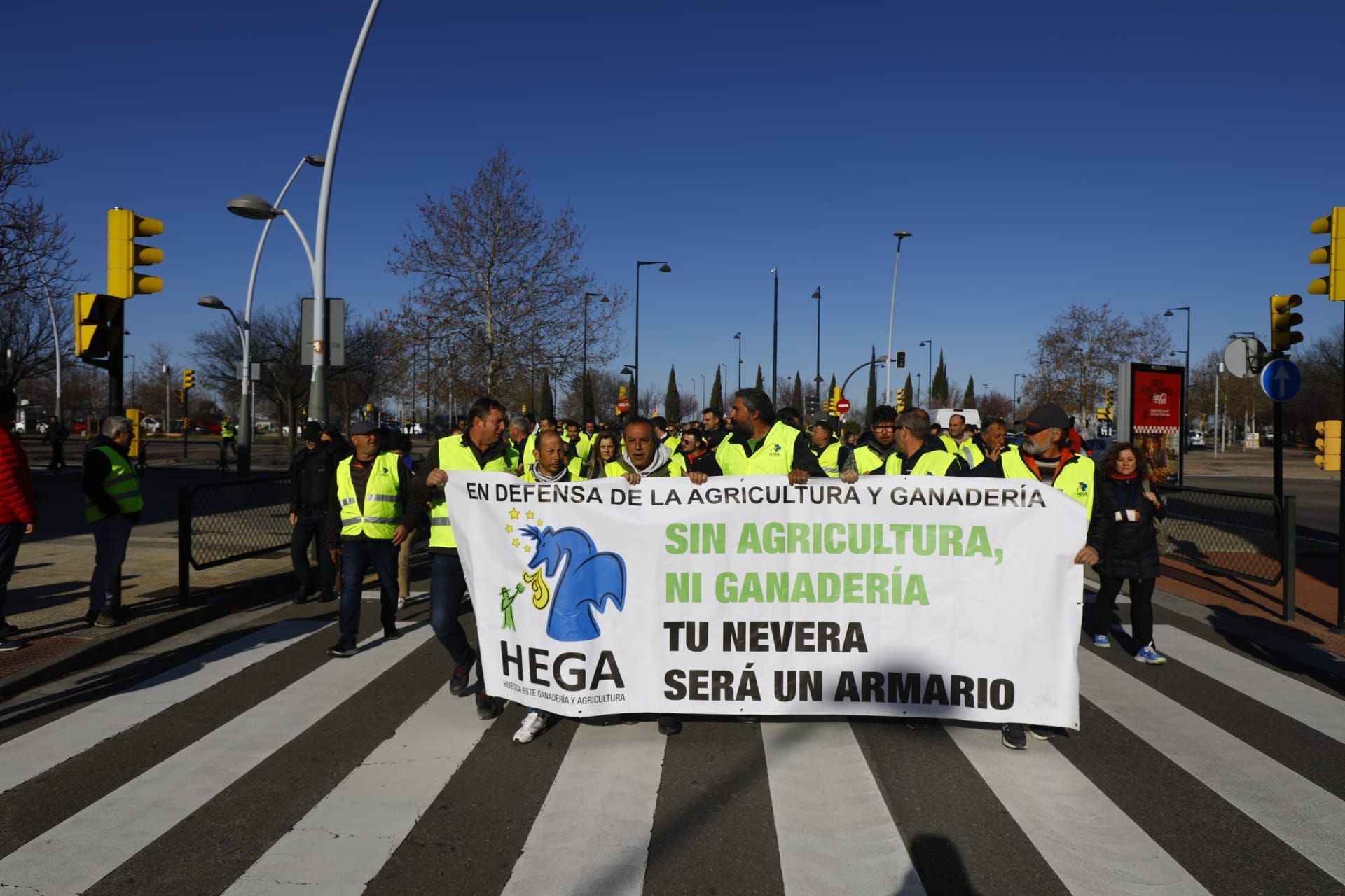 Las protestas de los agricultores llegan a las puertas de La Aljafería