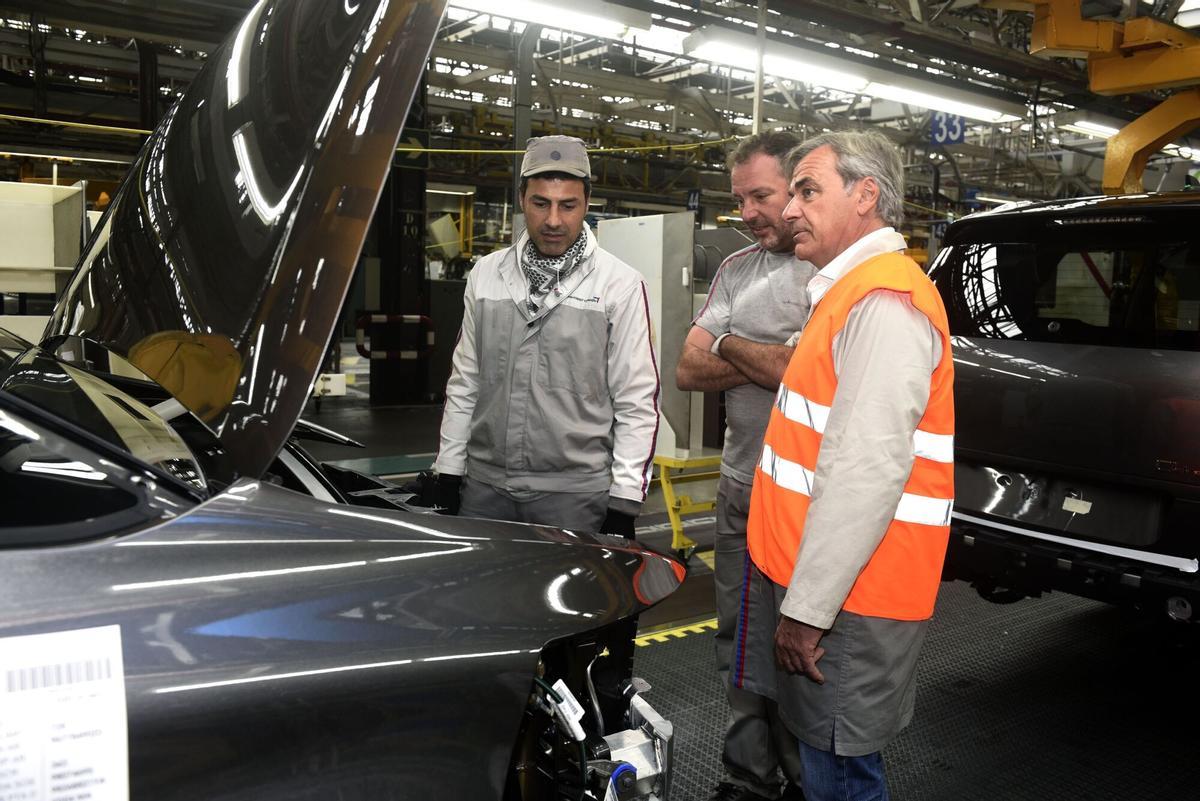 Visita de Carlos Sainz a la planta de Balaídos, en 2017.