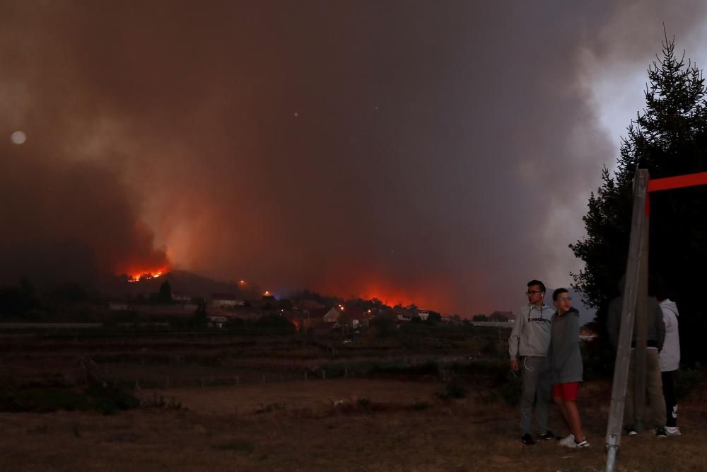 Más de 120 hectáreas calcinadas en el voraz incendio forestal de Mondariz.