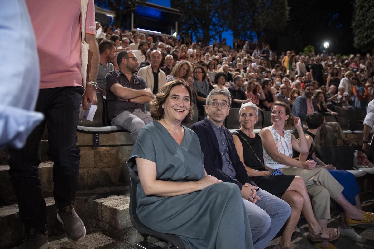 La alcaldesa Ada Colau y los regidores Jordi Martí y Janet Sanz, durante la inauguración