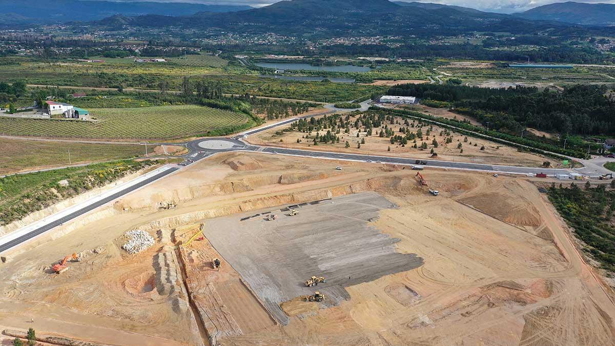 La evolución en los terrenos de Albo para la &quot;megaplanta&quot; de Salvaterra de Miño-As Neves, a vista de pájaro