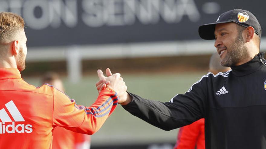 Nuno sienta a Parejo para el Derbi