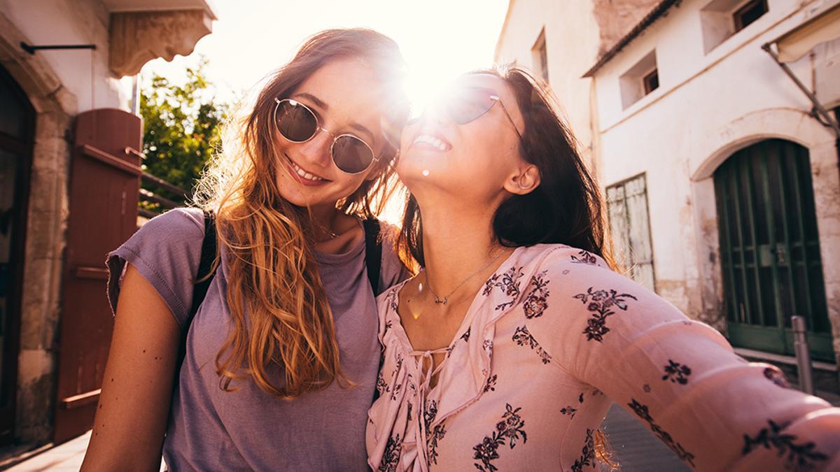 Chicas random tomando un selfie