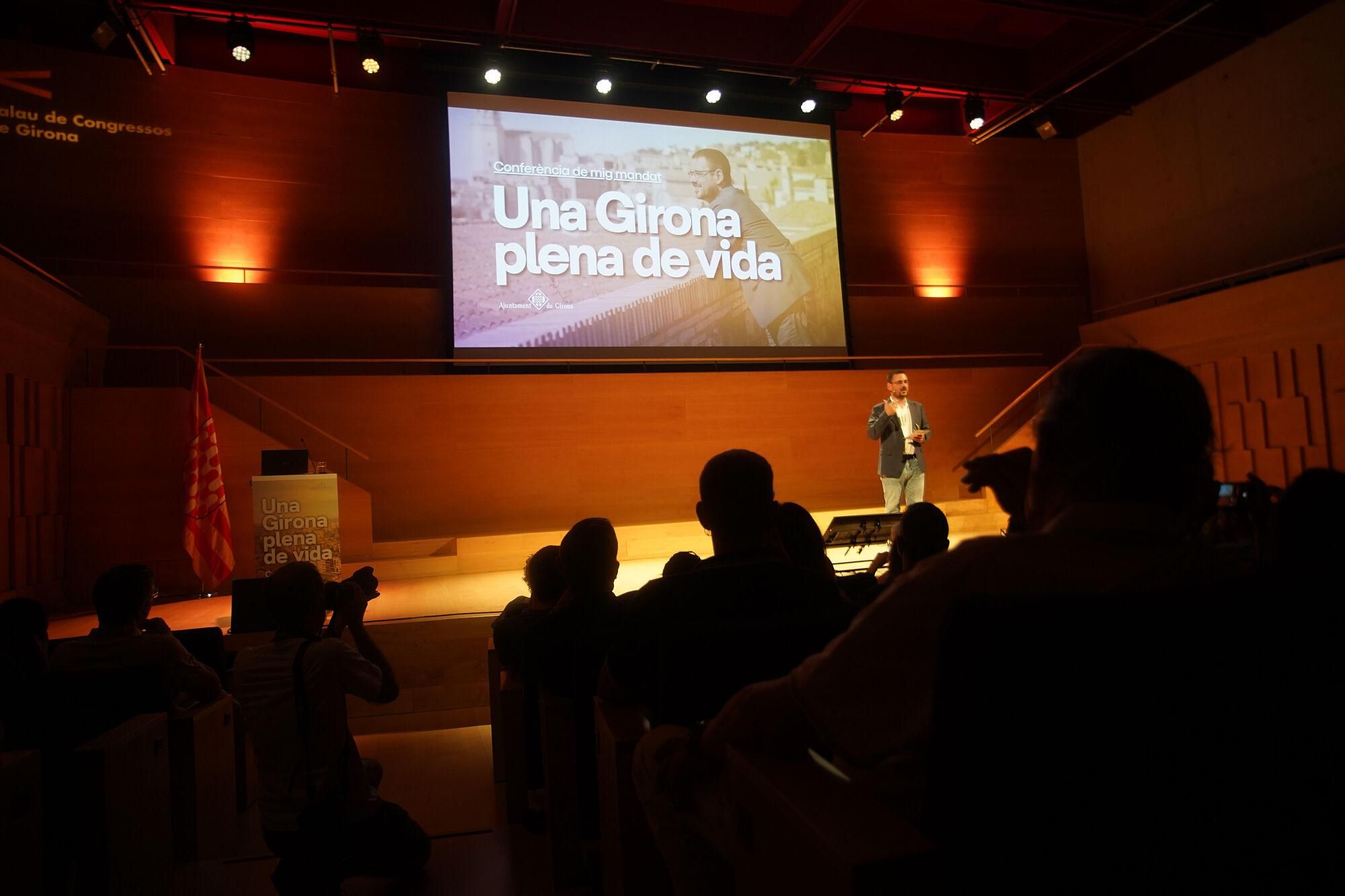 Girona Auditori alcalde de Girona, Lluc Salellas,conferència balanç meitat de mandat propostes pels pròxims dos anys