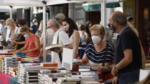 jmdiaz54224011 barcelona 23 07 2020 diada de sant jordi libros y rosas en t200723205543