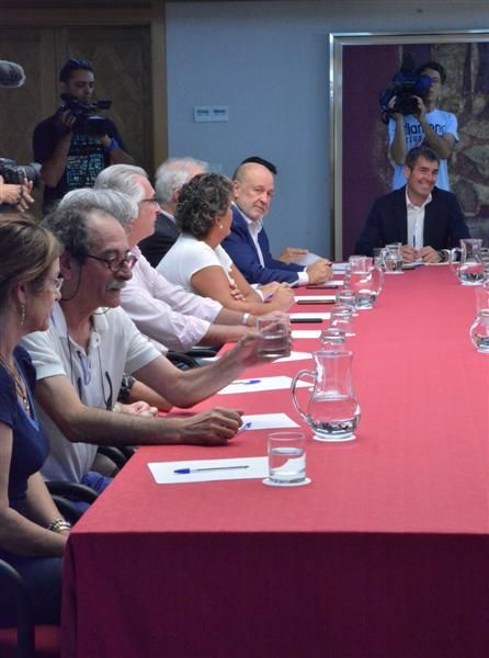 Clavijo se reúne con los libreros