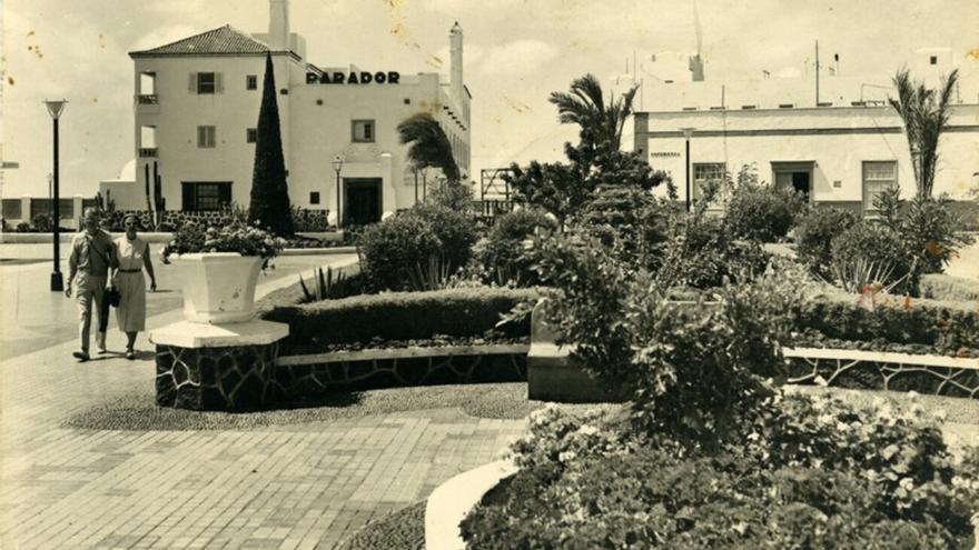 El Cabildo de Lanzarote busca imágenes del antiguo Parador de Turismo