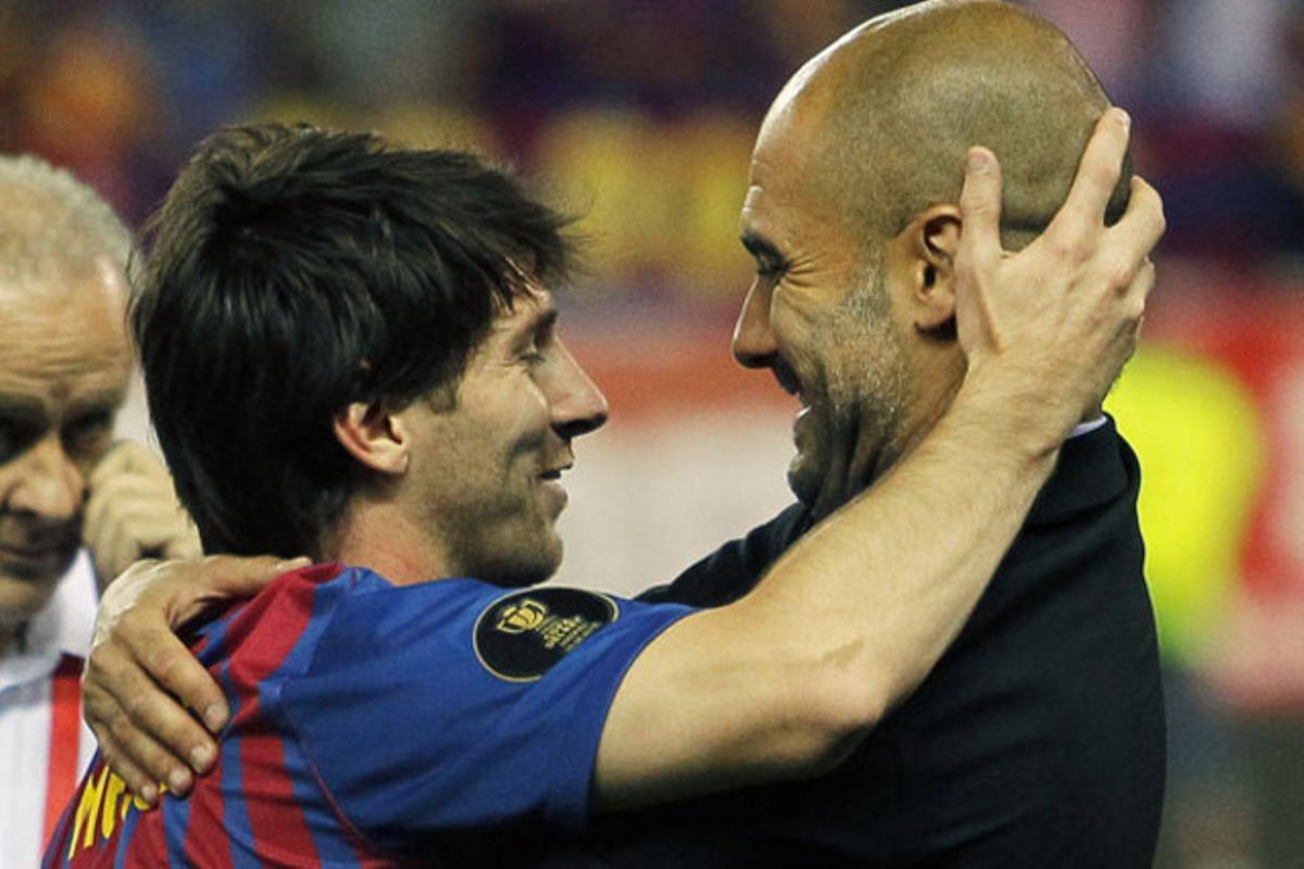 Messi i Guardiola, abraçats.