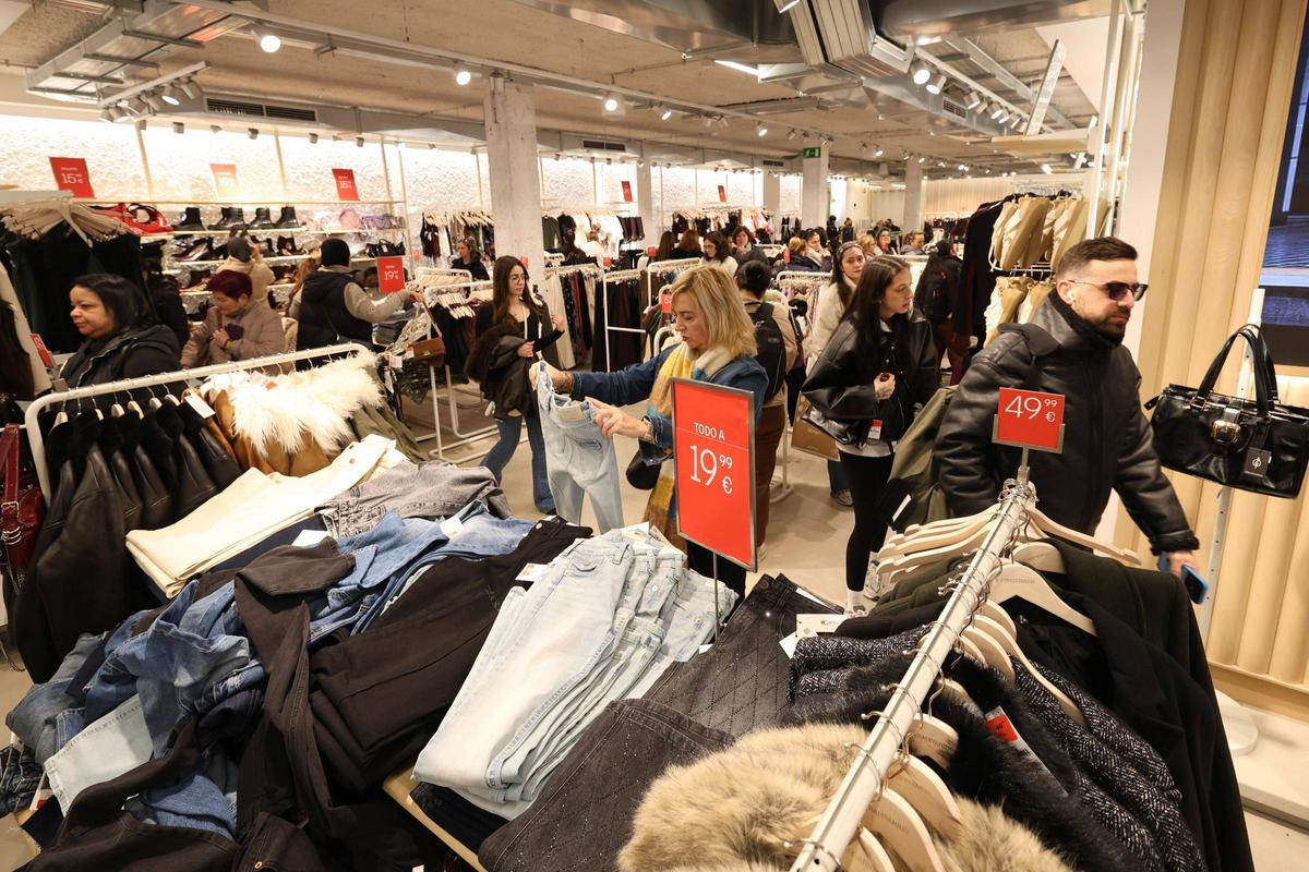 Mira aquí todas las fotos del primer día de rebajas en Ibiza