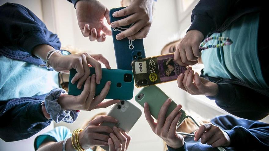 Uno de cada cuatro estudiantes de Rincón se conecta a internet más de seis horas al día entre semana