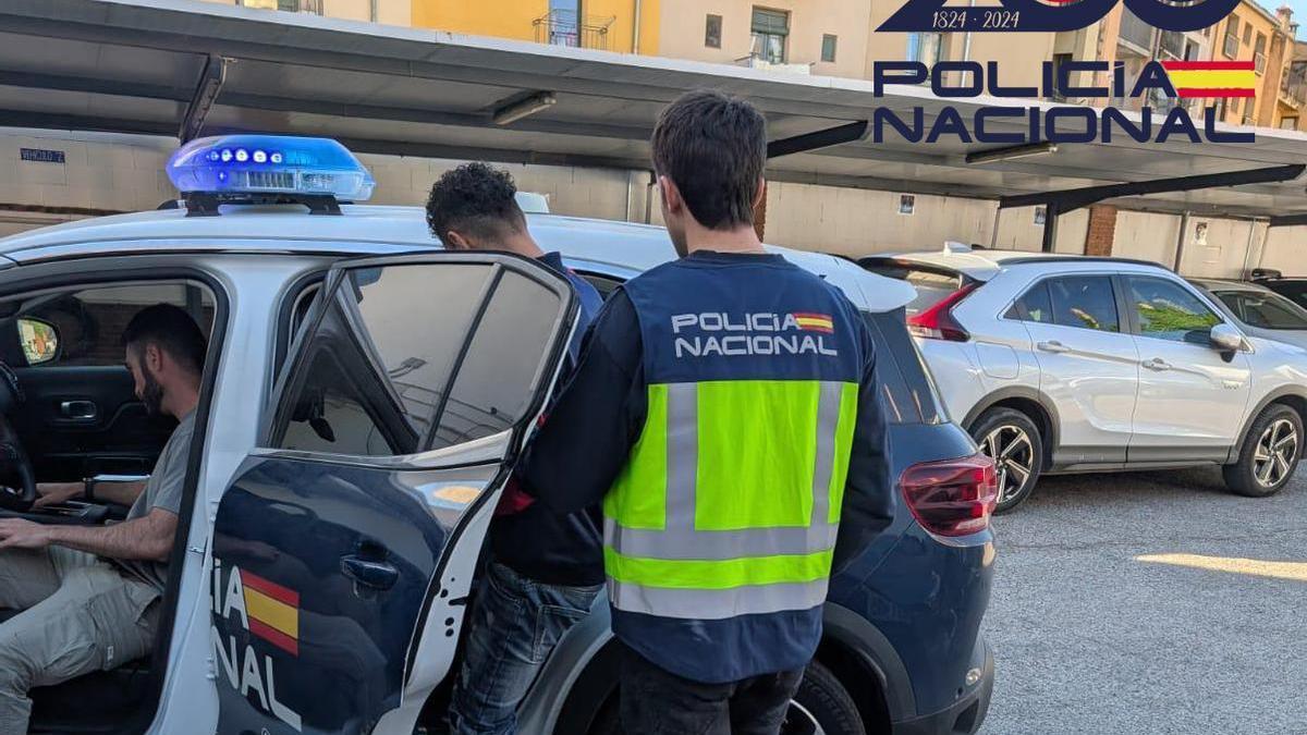Un dels multireincidents detinguts per la Policia Nacional i que s'ha expulsat.