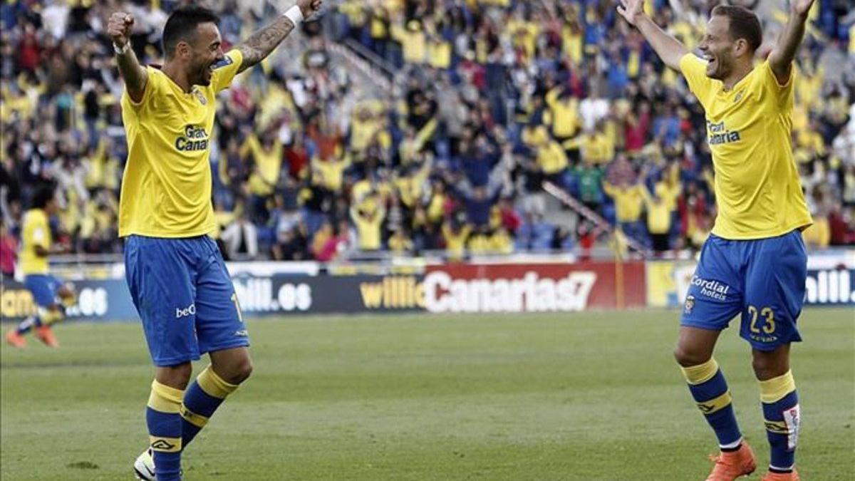 Momo y Dani Castellano celebraron un triunfo de oro para Las Palmas