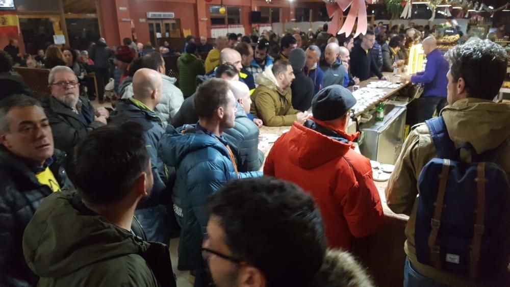 Los trabajadores de Alcoa de Asturias parten hacia Madrid a una manifestación contra el cierre de la fábrica