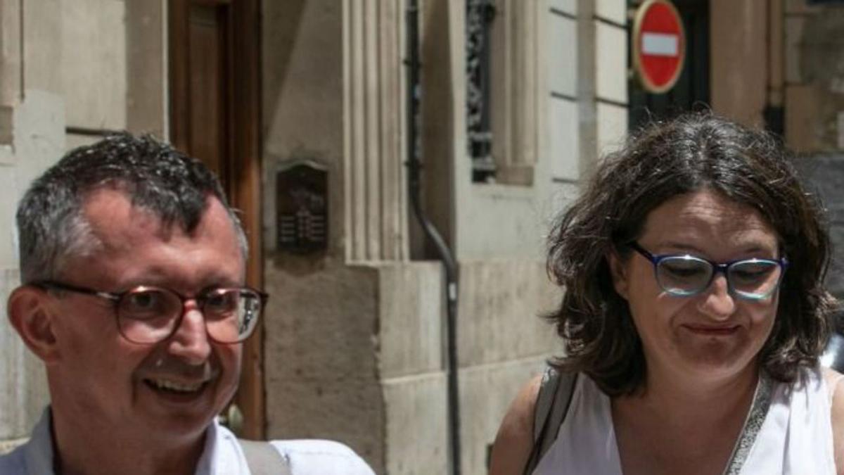 Oltra y su exjefe de gabinete, Miquel Real.