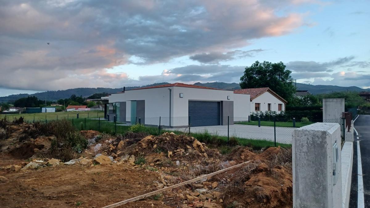 Ables está de moda: la parroquia de Llanera crece con una nueva urbanización y la rehabilitación de casas