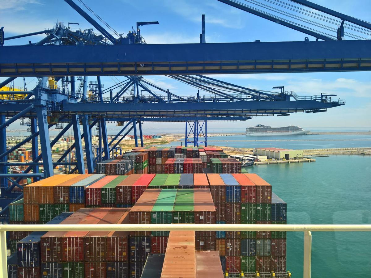 Terminal de contenedores del Puerto de València.