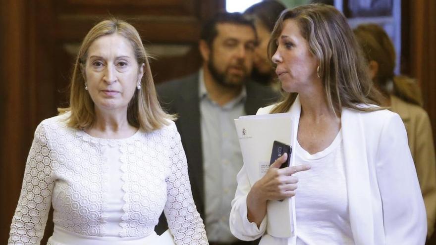 Alicia Sánchez-Camacho y Ana Pastor, en el Congreso.