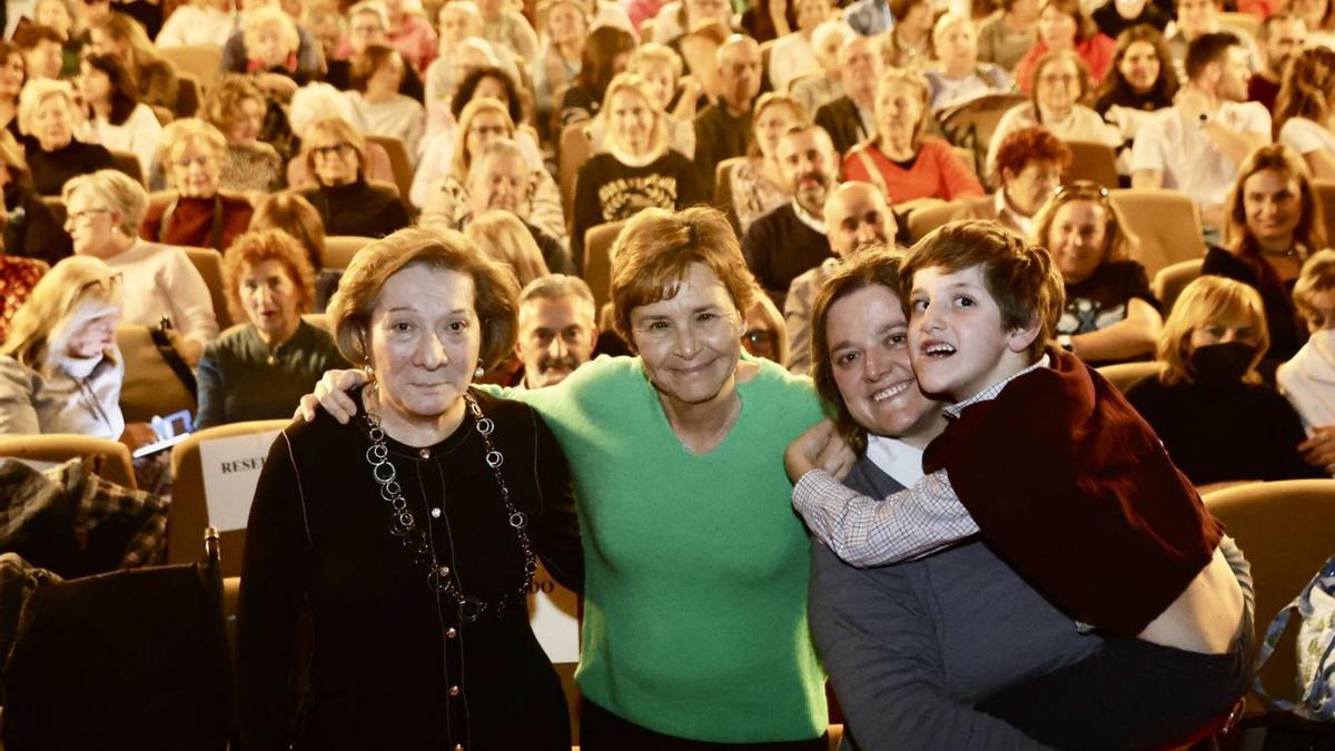 El Llano abraza las alas del pequeño Javi que padece una grave y rara enfermedad: "Nos da fuerza"