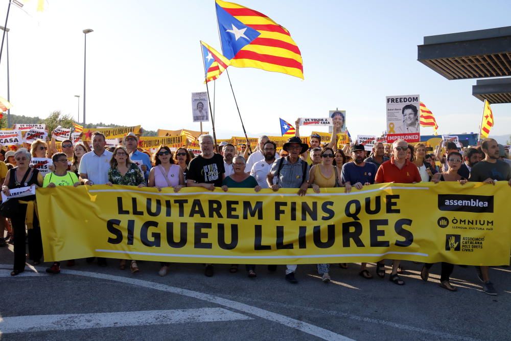 Concentració a la presó de Figueres en suport als independentistes presos