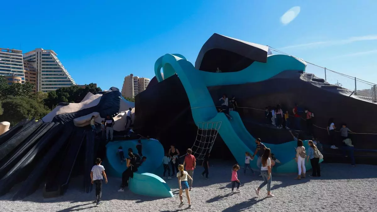 Miles de niños disfrutan de la fiesta de apertura del Gulliver