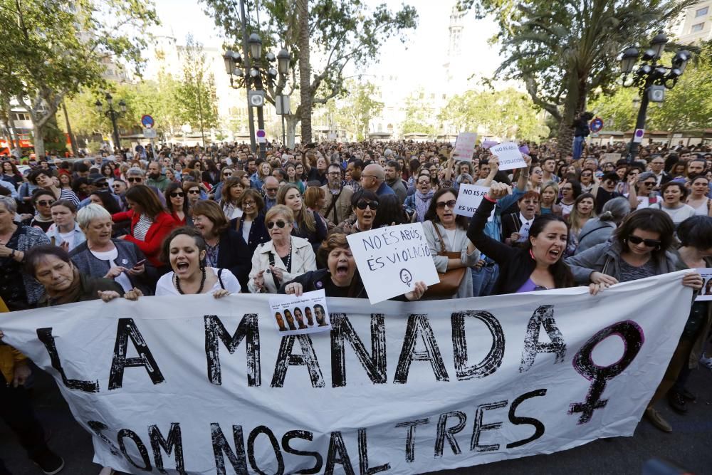 Marcha en València en protesta por la sentencia de 'La Manada'