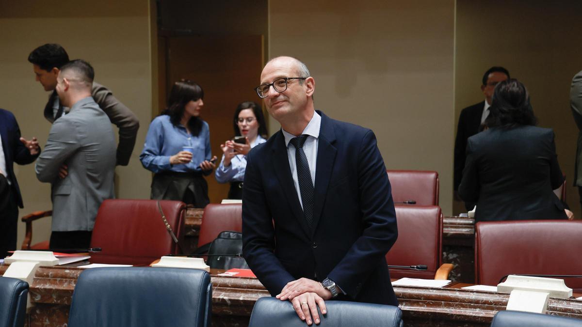Víctor Marín, consejero de Educación, este jueves en la Asamblea.