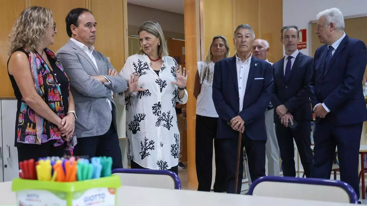 Pérez Llorca pide en Castellón a los sindicatos educativos "voluntad" de diálogo ante sus reivindicaciones