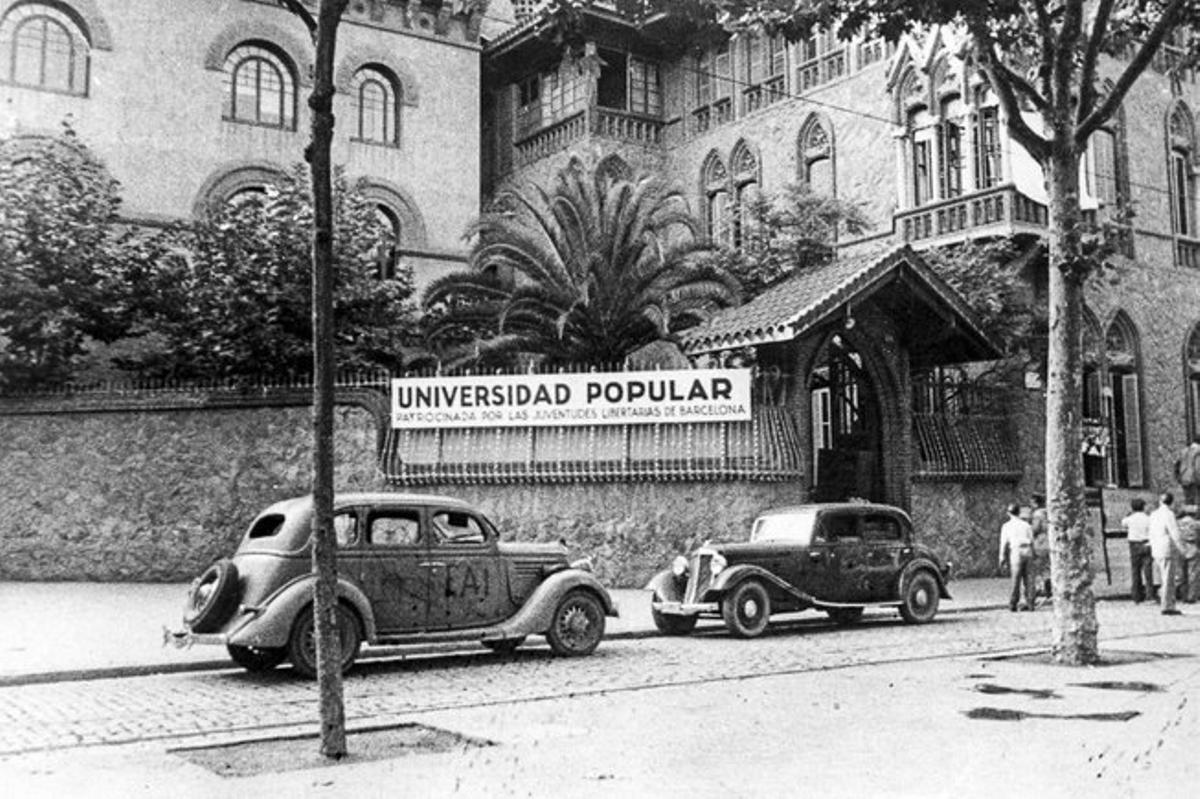 La Casa Golfrichs, durante los años de la Guerra Civil, colectivizada por los anarquistas.