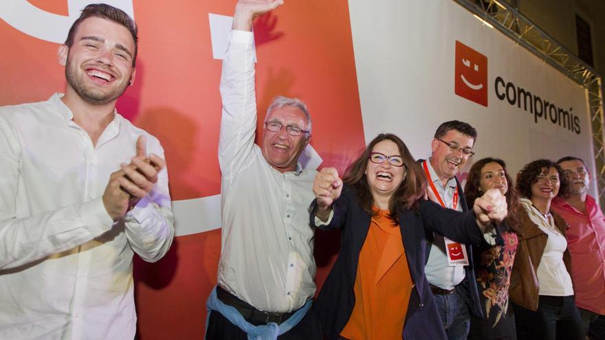 Los candidatos de Compromís celebran el resultado de 2015